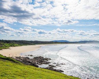 The Med Crescent Head - Crescent Head - Playa