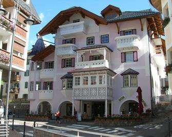 Ciasa Mancin Suite-Apartments - Moena - Building