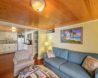 Coastal Cottage At Old Colorado Inn - Stuart - Living room
