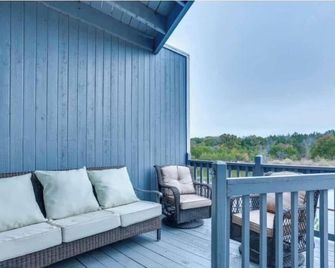 Spacious waterfront home 5acre lake fishing dock canoe Lake Texoma view Gameroom - Pottsboro - Balcón