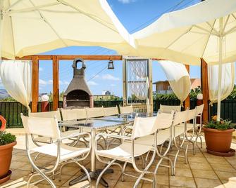 Irinoula Dreams - Kamisiana - Patio
