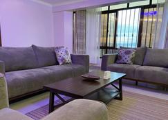Midtown C32 Executive Suites - Nakuru - Living room