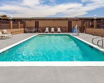 Tri City Inn - Victorville - Pool