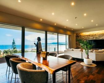 Gokkai Seitei – Exclusive Private Villa for One Group Per Day - Ishigaki - Sala pranzo