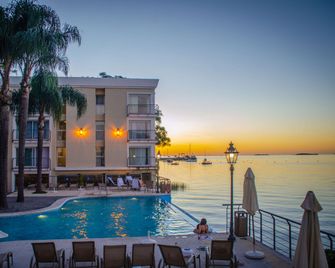 Radisson Colonia Del Sacramento Hotel - Colonia del Sacramento - Pool