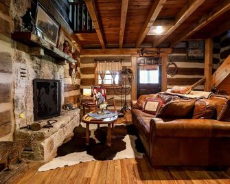 Happy Trails Log Cabin | Wildlife | Fireplace - Fredericksburg - Living room