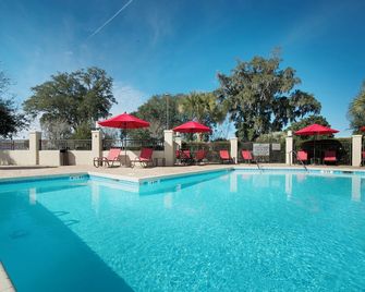 Fairfield Inn & Suites by Marriott Charleston Airport/Convention Center - נורת' צ'רלסטון - בריכה