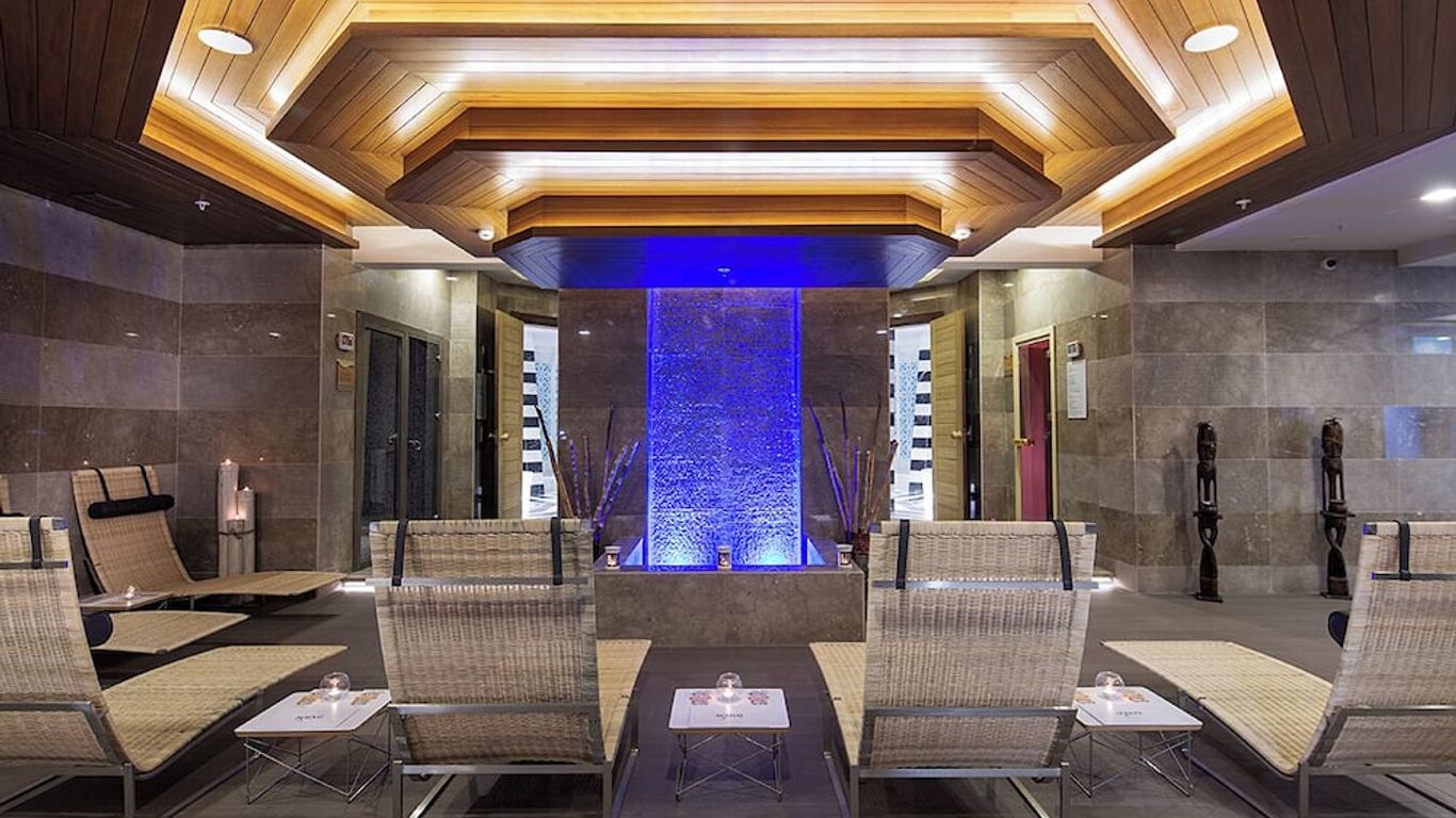 DoubleTree by Hilton Kusadasi