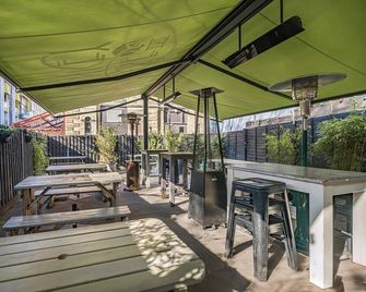 GuestReady - Rose and Monkey - Manchester - Varanda