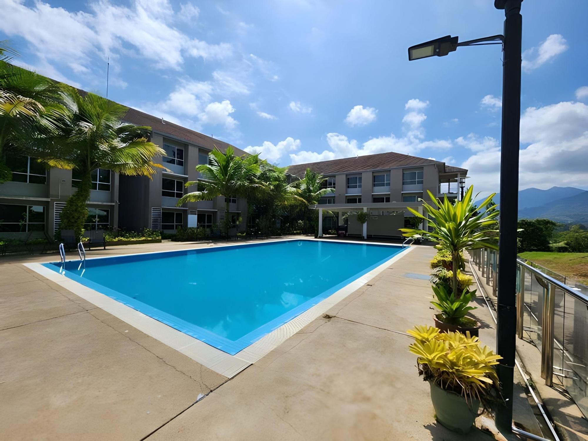 تشيرينجين هيلز كونفينشن آند سبا ريزورت