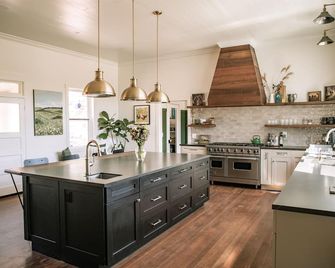 Zia's Farmhouse at Stemple Creek Ranch - Tomales - Kitchen