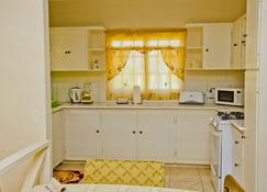 Port of Spain Windy Guest Apartment - Arouca - Kitchen