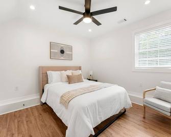 Peaceful & Modern Historic Norcross Home - Norcross - Habitación