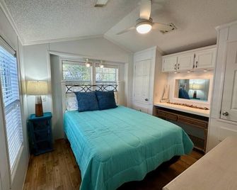 Family Friendly Beach Home located in beautiful Miramar Beach, FL - Destin - Bedroom