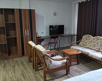 OYO 90809 Oriental Hotel - Sarikei - Living room