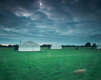 Lincoln Yurts - Lincoln - Balcony