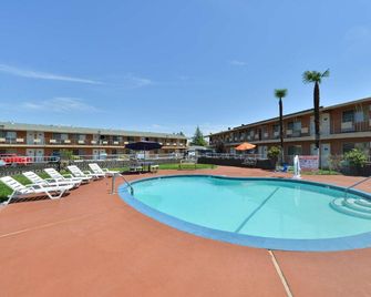 Americas Best Value Inn - Red Bluff - Red Bluff - Pool