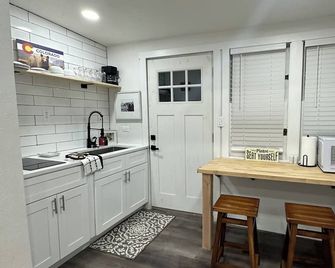 Charming 1-bedroom house in perfect Fort Morgan Walking distance to downtown - Fort Morgan - Cocina