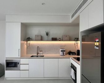 Brand new 1 bedroom apartment 2min walk to Shellcove Marina waterfront/boardwalk - Shell Cove - Kitchen