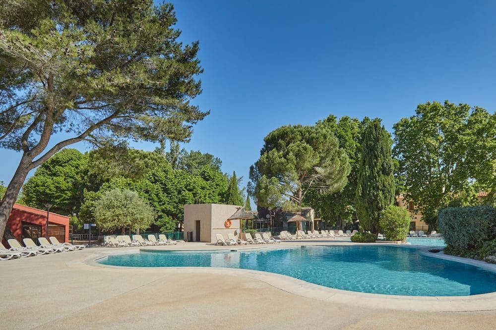 Résidence Odalys Le Village Camarguais Les Gardians - ארל - בריכה