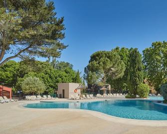 Résidence Odalys Le Village Camarguais Les Gardians - Arlés - Piscina