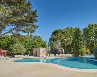 Résidence Odalys Le Village Camarguais Les Gardians - ארל - בריכה