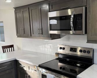 Snowbirds' Retreat newly remodeled house with AC/Heat & WiFi on Parker Strip. - Паркер - Кухня