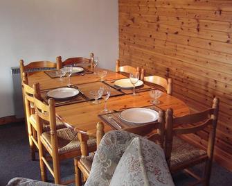 Snowgoose Apartments & Bunkhouse - Fort William - Dining room