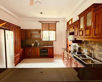 Stay like home in Kadawatha - Ragama - Kitchen