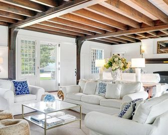 Expansive Quiogue Home Between Westhampton and Quogue, Private Pool and... - Westhampton Beach - غرفة معيشة