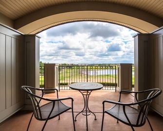 The Glen Club - Glenview - Balcón
