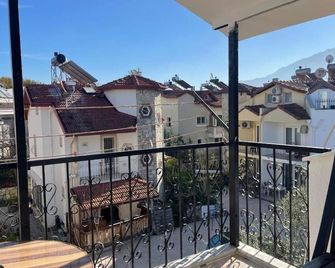 鴿子公寓式酒店 - 費特希耶 - 陽台