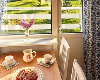 Holiday Home in Ljungskile - Ljungskile - Comedor