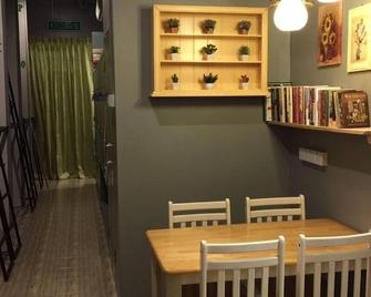 Sunset Homestay In Kuching, Sarawak - Kuching - Comedor