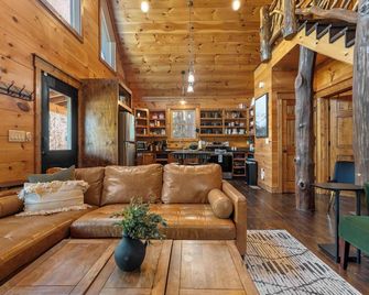 Luxury Cabin Hot Tub Private Trails Pond Waterfall - Cashiers - Lounge