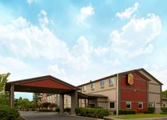 Super 8 by Wyndham Woodburn - Woodburn - Bâtiment