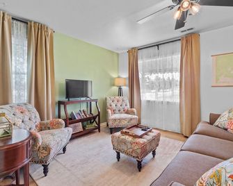 The Harney Cottage - Walk to UW Games! - Laramie - Wohnzimmer