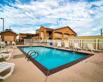 Island Inn By OYO Galveston Beach, Tx - Galveston - Sala de estar