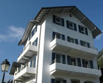 B&B Les Rochers 42 lits - Salvan - Budova