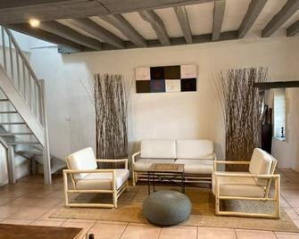 La Michellière à Continvoir - Savigné-sur-Lathan - Sala de estar