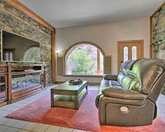 Historic Helena Retreat - Near Dtwn and Mt Helena! - Helena - Sala de estar