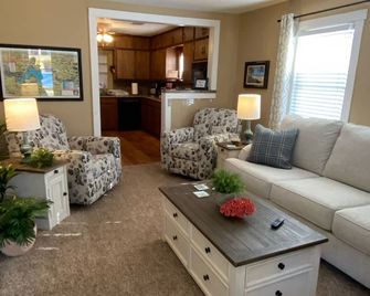 C Street Cabin - Soldier Creek / Marina Del Ray, Lake Texoma - Kingston - Living room