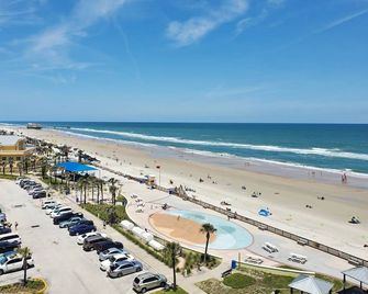 Harbour Beach Resort Unit #818 - Daytona Beach - Beach