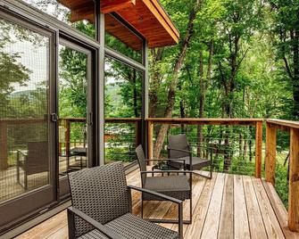Piedmont Grove - Roseland - Balcony