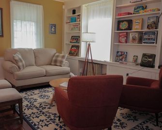 Centennial House - Northfield - Living room