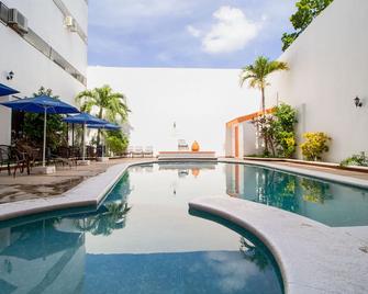 Hotel Ambassador Mérida - מרידה - בריכה