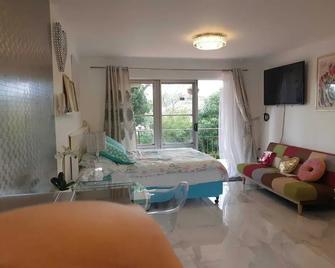 Cute comfortable, quiet studio 11 with Carpark - Auckland