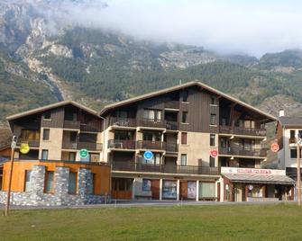 Appartement pour 6 personnes avec balcon, wifi gratuit et casier à skis - FR-1-508-267 - Lanslevillard - Bâtiment