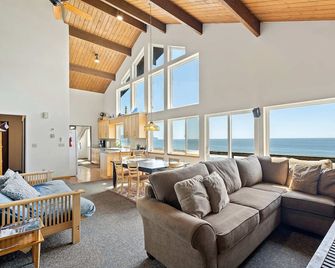 Immaculate Ocean Views! 3 bedroom, 1 sleeping loft, 2 bath, sleeps 12 - Oceanside - Sala de estar