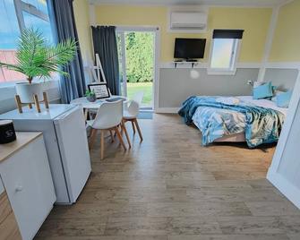 Cute Cottage - Opposite Bungee No Service Fee - Taupo - Bedroom